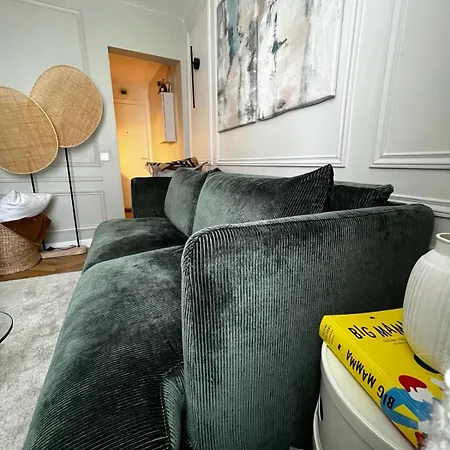 Vue Moulin Rouge Apartment *
